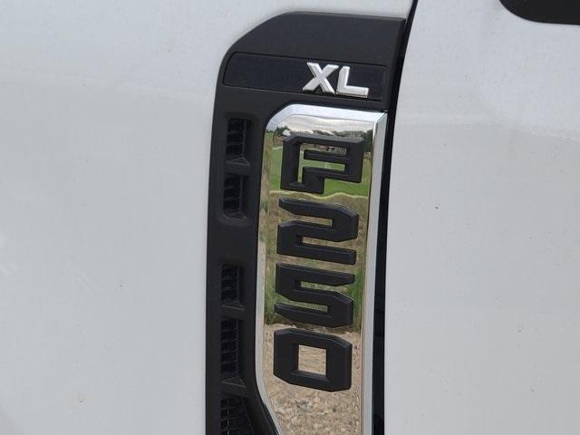 Photo of 2025 Oxford White Ford F-250