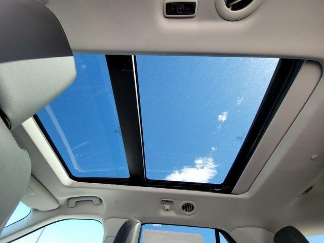 Photo of 2025 Space White Metallic Ford Explorer
