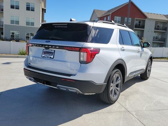 Photo of 2025 Space White Metallic Ford Explorer