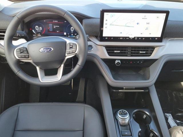 Photo of 2025 Space White Metallic Ford Explorer