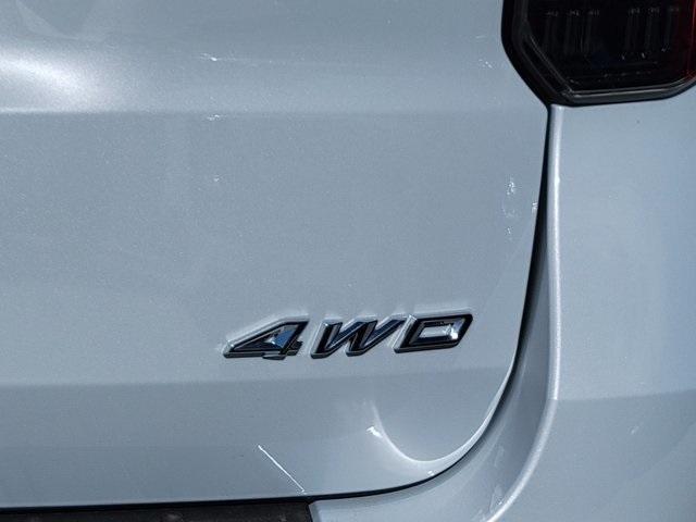 Photo of 2025 Space White Metallic Ford Explorer