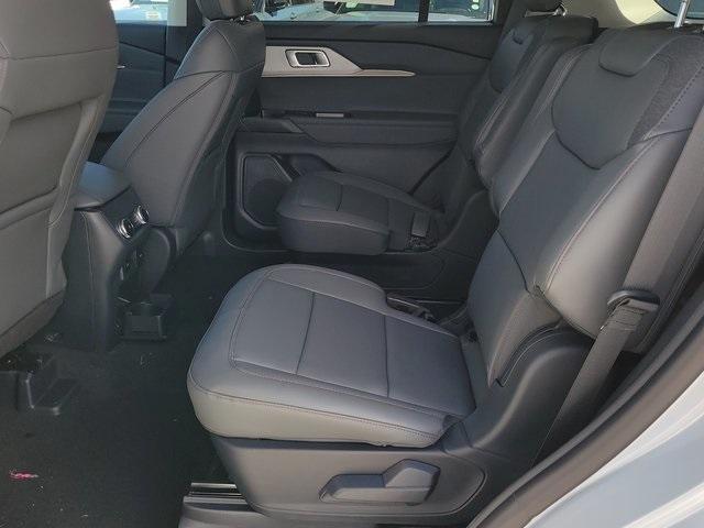 Photo of 2025 Space White Metallic Ford Explorer