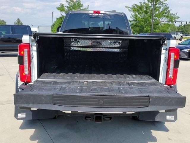 Photo of 2023 White Metallic Ford F-450