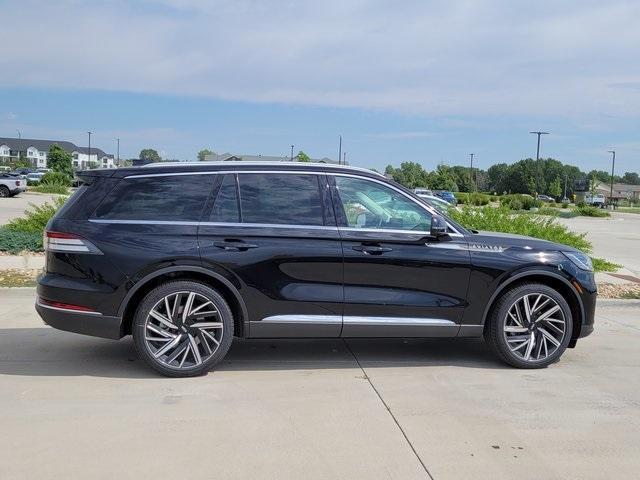 Photo of 2025 Infinite Black Metallic Lincoln Aviator