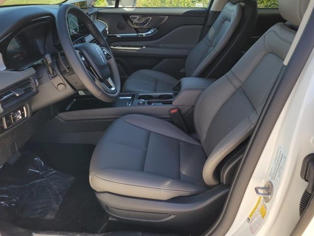 Photo of 2025 Pristine White Lincoln Corsair