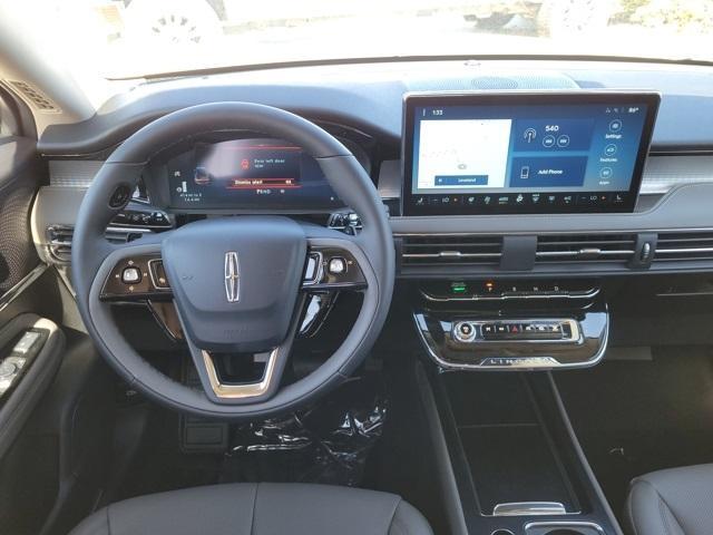 Photo of 2025 Pristine White Lincoln Corsair