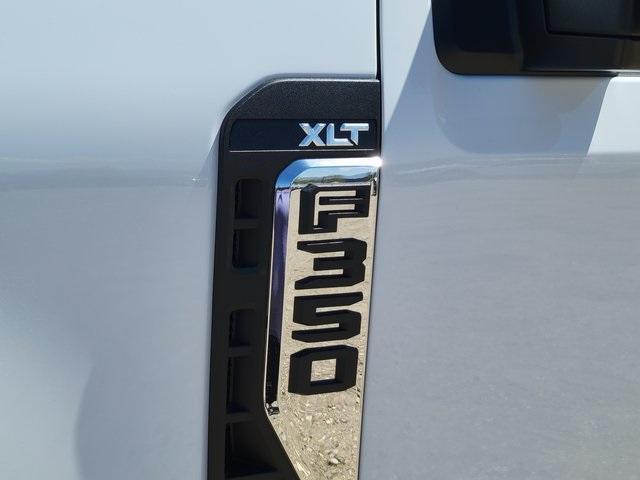 Photo of 2025 Oxford White Ford F-350