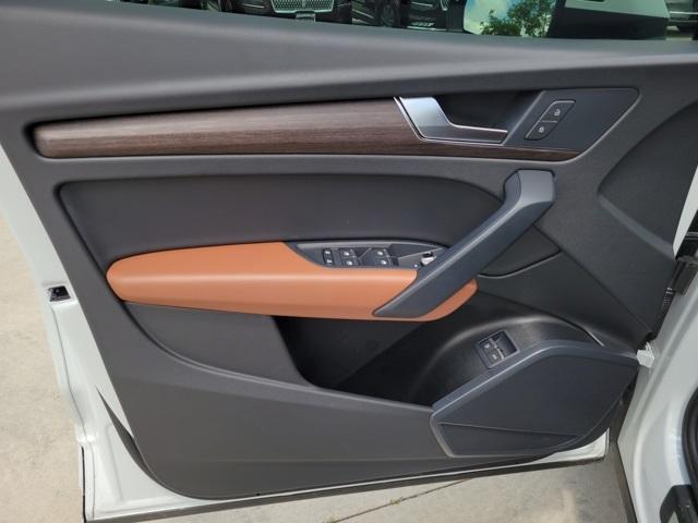 Photo of 2025 Glacier White Metallic Audi Q5