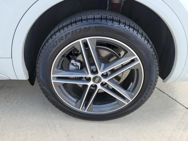 Photo of 2025 Glacier White Metallic Audi Q5