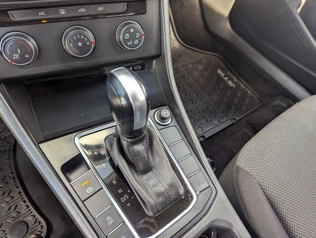 Photo of 2021 Platinum Gray Metallic Volkswagen Jetta