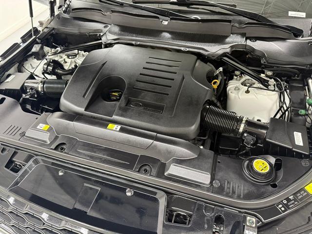 Photo of 2022 White Land Rover Range Rover Sport
