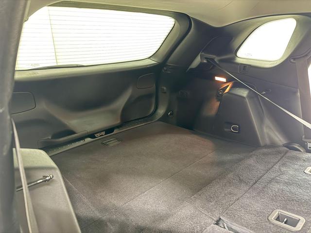 Photo of 2019 Granite Crystal Metallic Clearcoat Jeep Cherokee