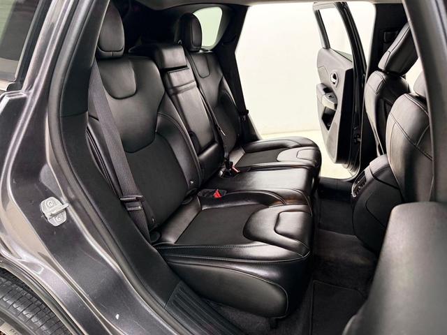 Photo of 2019 Granite Crystal Metallic Clearcoat Jeep Cherokee