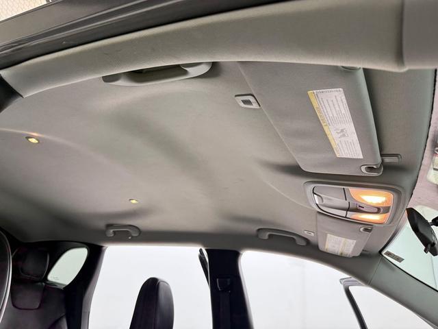 Photo of 2019 Granite Crystal Metallic Clearcoat Jeep Cherokee