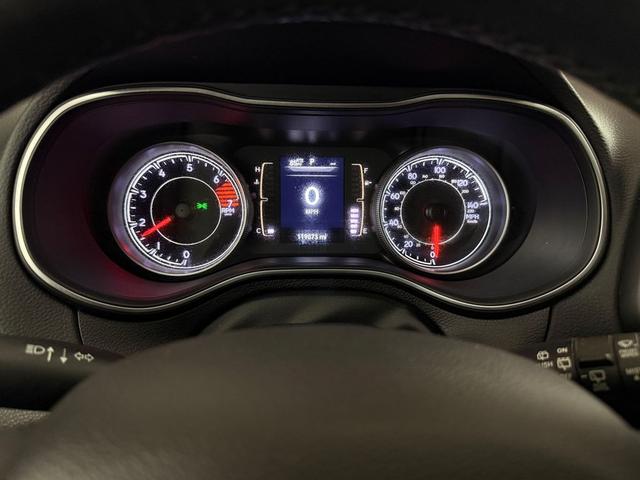 Photo of 2019 Granite Crystal Metallic Clearcoat Jeep Cherokee