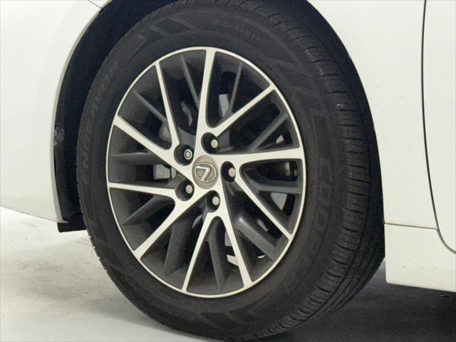 Photo of 2017 Eminent White Pearl Lexus ES 350