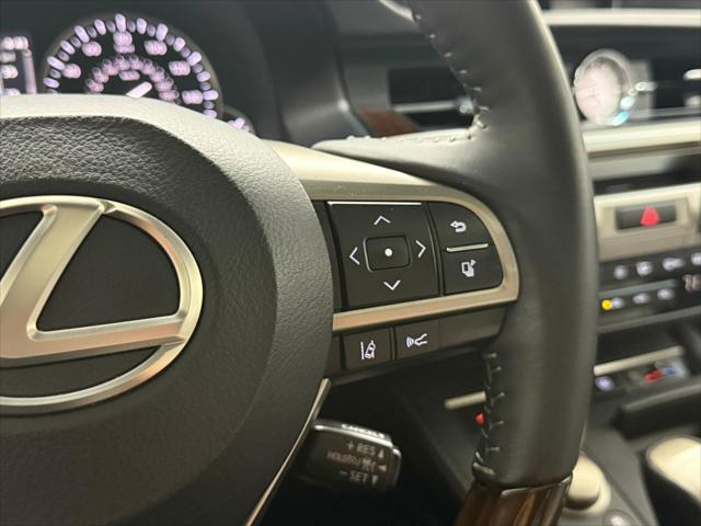 Photo of 2017 Eminent White Pearl Lexus ES 350