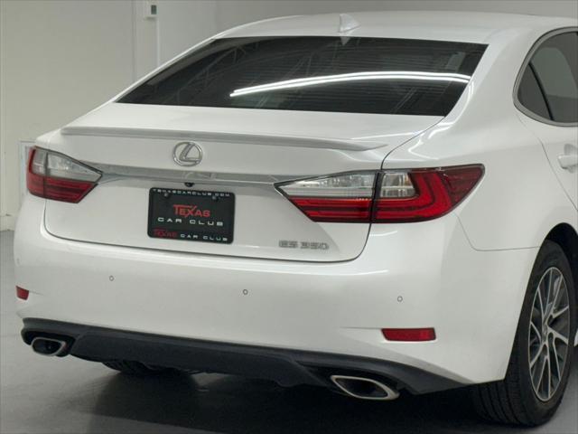 Photo of 2017 Eminent White Pearl Lexus ES 350