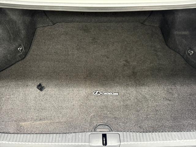 Photo of 2017 Eminent White Pearl Lexus ES 350