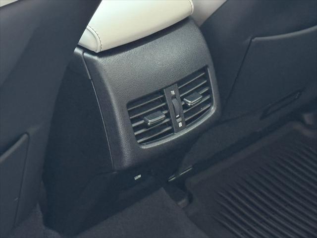 Photo of 2017 Eminent White Pearl Lexus ES 350