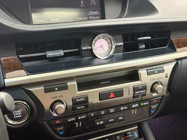Photo of 2017 Eminent White Pearl Lexus ES 350