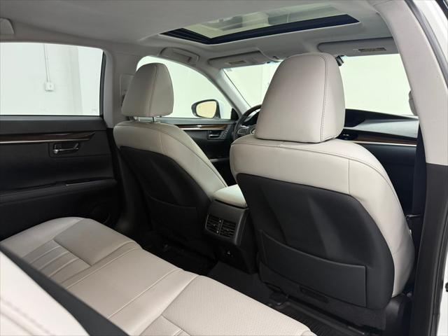 Photo of 2017 Eminent White Pearl Lexus ES 350