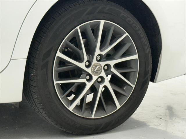 Photo of 2017 Eminent White Pearl Lexus ES 350