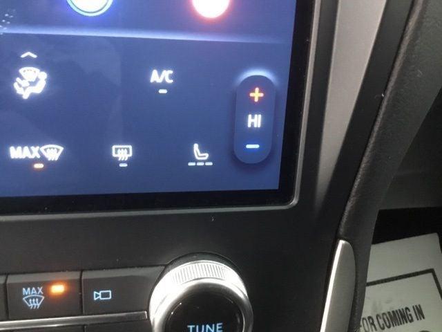Photo of 2024 Oxford White Ford Edge