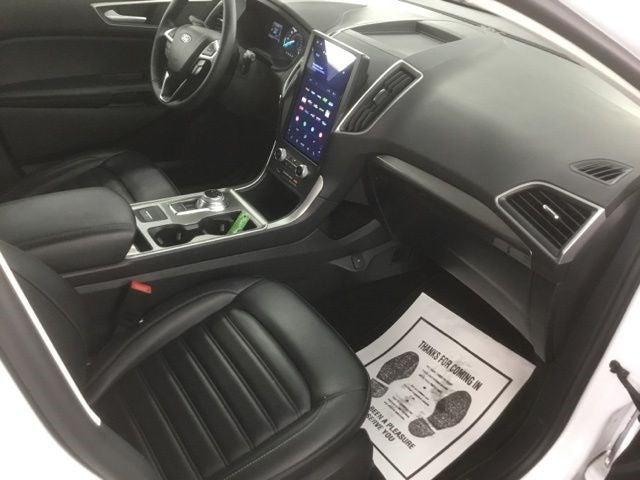 Photo of 2024 Oxford White Ford Edge