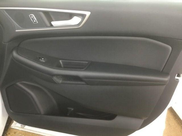 Photo of 2024 Oxford White Ford Edge