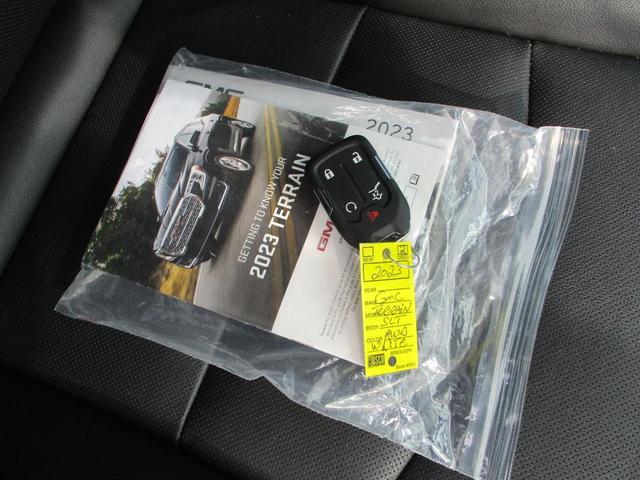 Photo of 2023 Summit White GMC Terrain