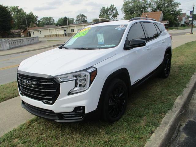 Photo of 2023 Summit White GMC Terrain