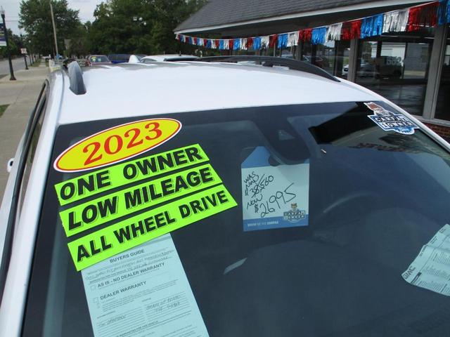 Photo of 2023 Summit White GMC Terrain