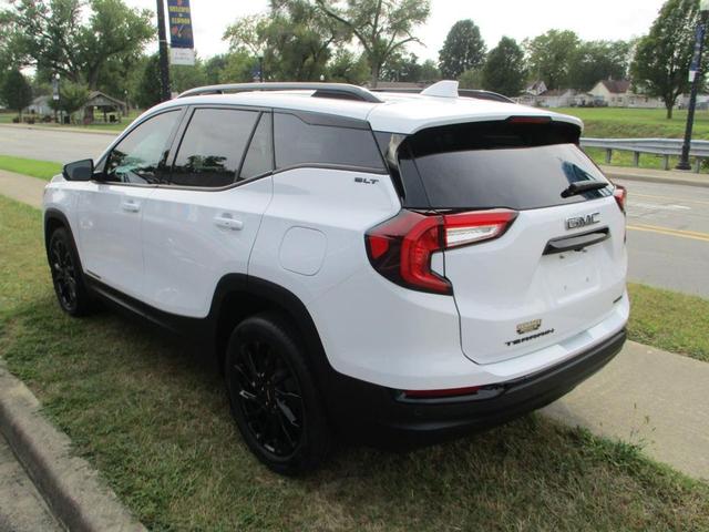 Photo of 2023 Summit White GMC Terrain