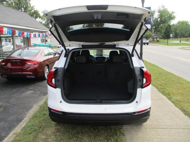 Photo of 2023 Summit White GMC Terrain