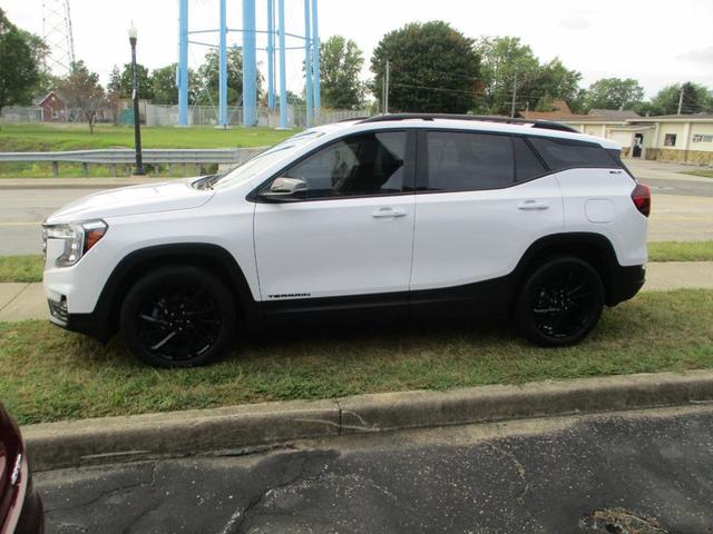 Photo of 2023 Summit White GMC Terrain