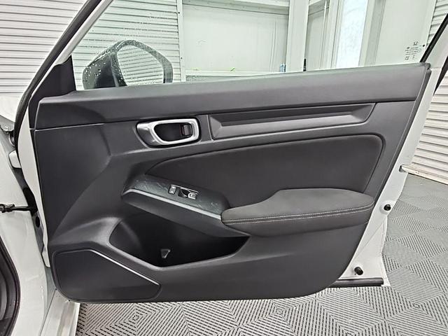 Photo of 2024 Platinum White Pearl Honda Civic