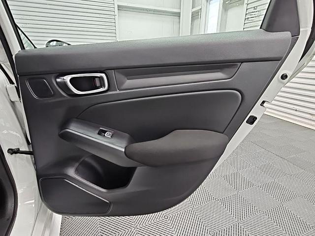 Photo of 2024 Platinum White Pearl Honda Civic