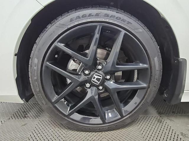 Photo of 2024 Platinum White Pearl Honda Civic