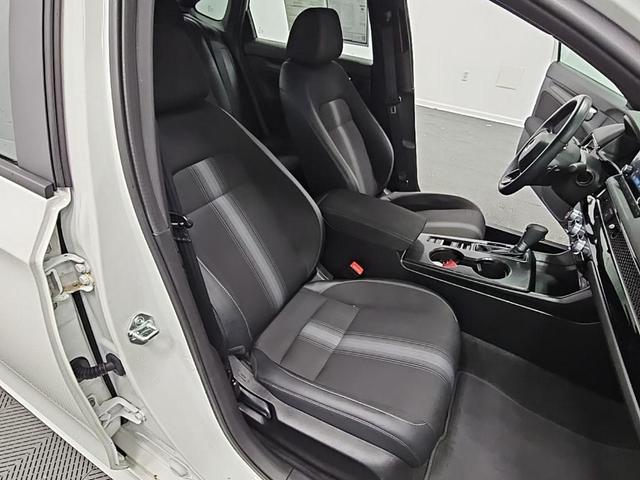 Photo of 2024 Platinum White Pearl Honda Civic