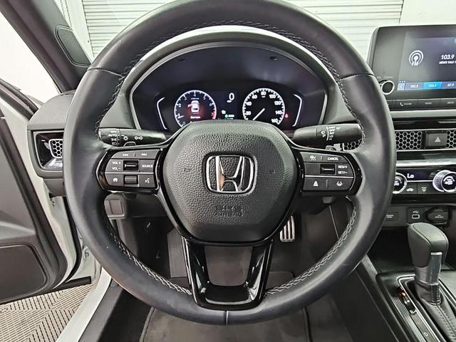 Photo of 2024 Platinum White Pearl Honda Civic