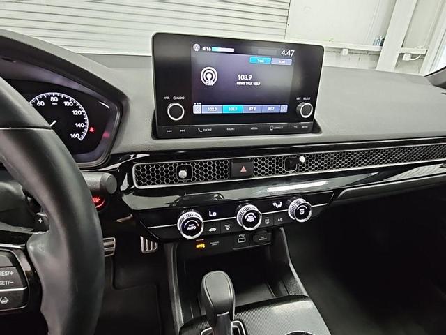 Photo of 2024 Platinum White Pearl Honda Civic