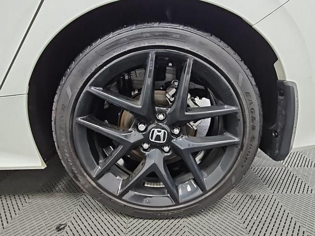Photo of 2024 Platinum White Pearl Honda Civic