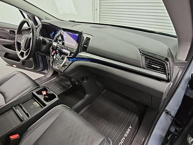 Photo of 2023 Gray Honda Odyssey