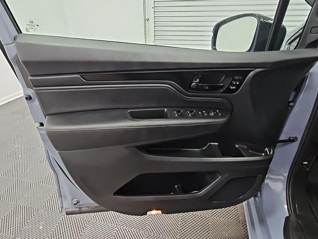 Photo of 2023 Gray Honda Odyssey