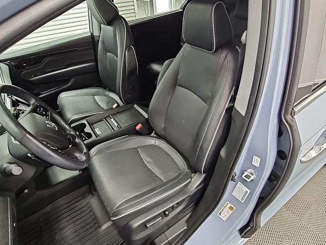 Photo of 2023 Gray Honda Odyssey