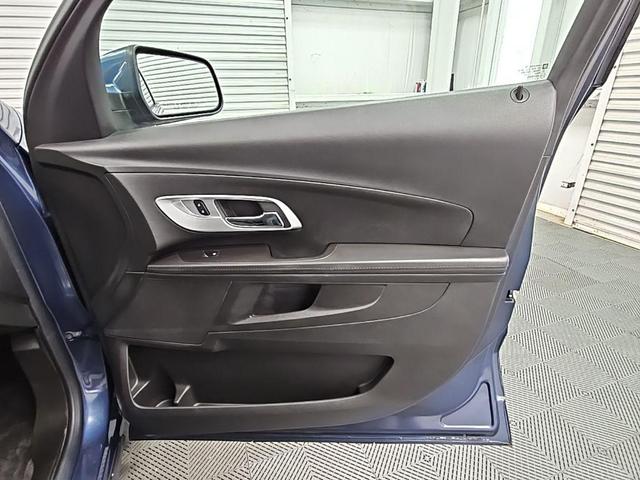 Photo of 2016 Patriot Blue Metallic Chevrolet Equinox