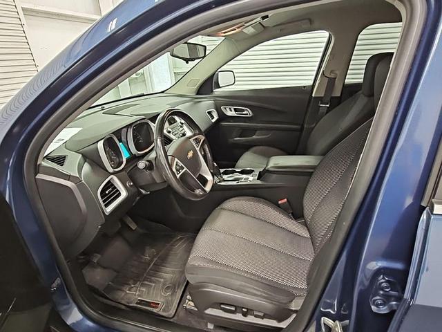 Photo of 2016 Patriot Blue Metallic Chevrolet Equinox