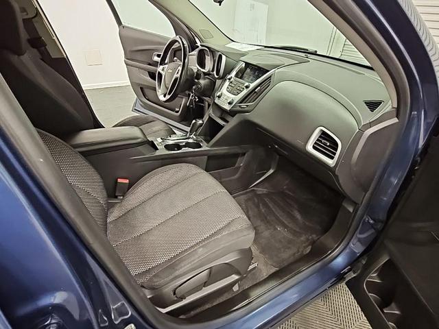 Photo of 2016 Patriot Blue Metallic Chevrolet Equinox