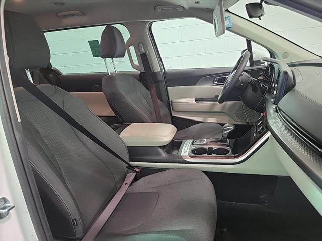 Photo of 2022 Snow White Pearl Kia Carnival